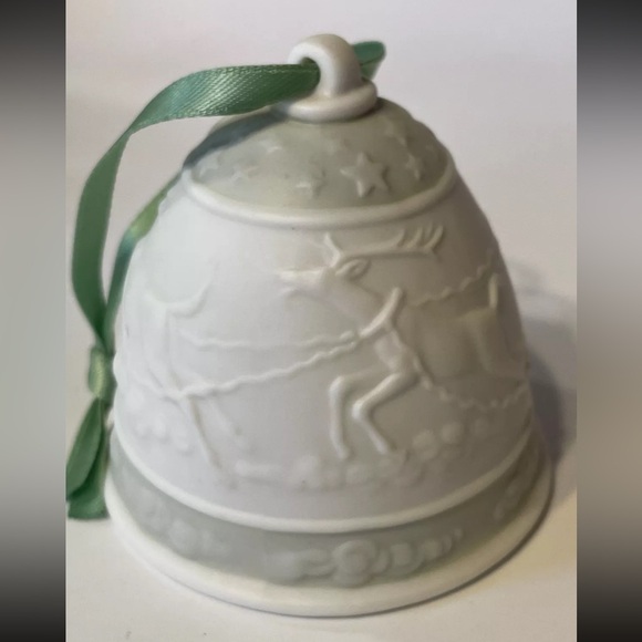 Limited Edition Lladro 1988 Christmas Bell Ornament - Picture 4 of 6